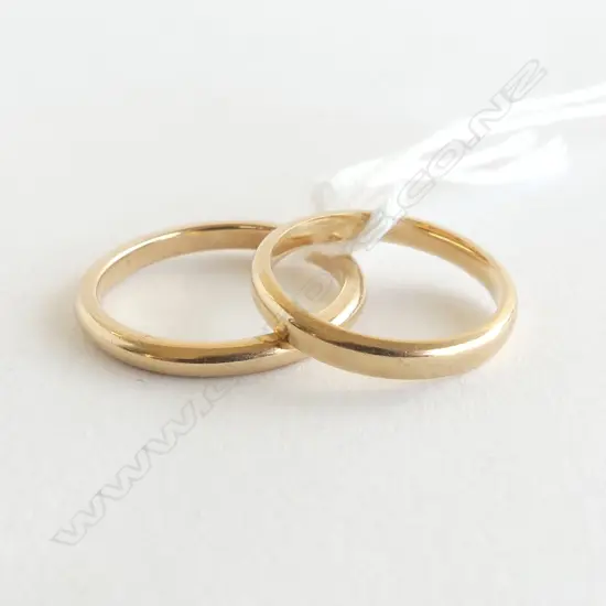 TWO 18CT GOLD WEDDERS 5gms SIZE J 1/2 & K