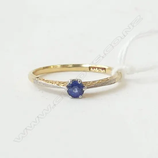 18ct SAPPHIRE SET RING 2.9gms SIZE P