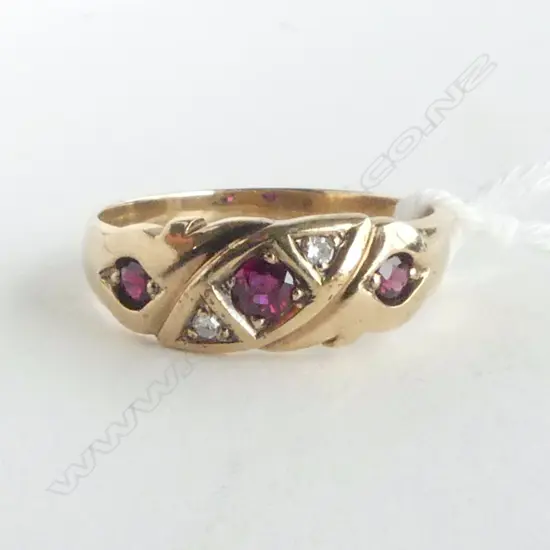 9ct GOLD DIAMOND &  RUBY RING 3gm SIZE P 1/2