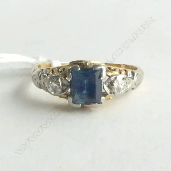 18ct SAPPHIRE & DIAMOND RING SIZE K DIA 0.12ct  **RTV **