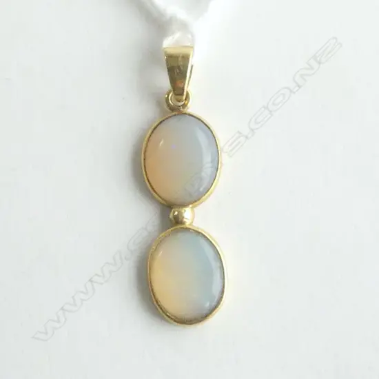 18ct GOLD & OPAL PENDANT