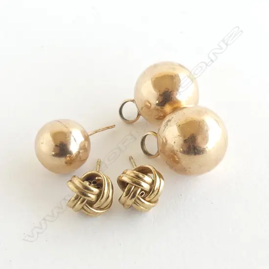 2 9CT GOLD BALL PENDANTS/PR 9CT GOLD EARRINGS/ 1 OTHER 9C BALL EARRING 8.3gms