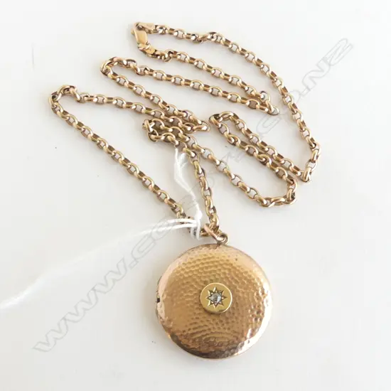 9CT GOLD LOCKET  SET WITH DIAMOND WITH 9CT GOLD CHAIN 22.4gms
