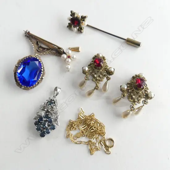 ASST. COSTUME JEWELLERY INCL. 9T SEED PEARL CROSS PENDANT 1.0gm