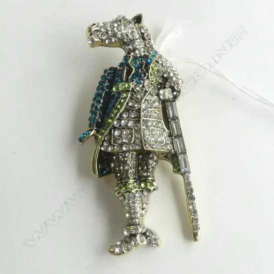 LG  DIAMANTE HORSE IN ARMOUR BROOCH