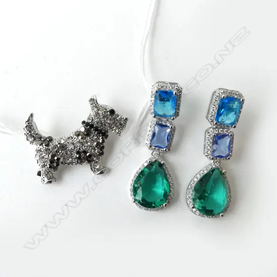 SCOTTIE DOG DIAMANTE BROOCH & PR COSTUME GN/BLUE DROP EARRINGS 