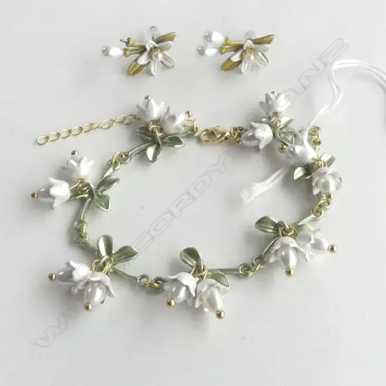 FAUX PEARL BRACELET & MATCHING EARRINGS