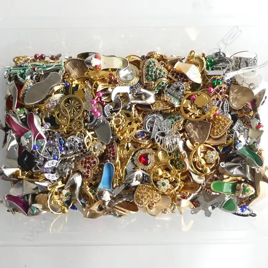 LG COLLECTION COSTUME PENDANTS EARRINGS & CHARMS