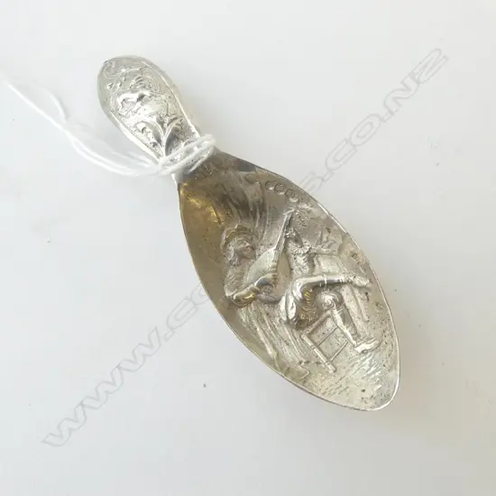 STG SILVER EMBOSSED TEA CADDY SPOON LONDON 1926 & DUTCH HALLMARKS, L.95MM