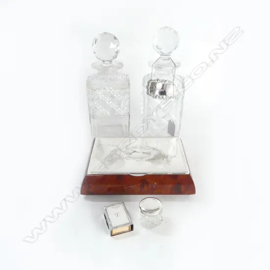925 LIDDED BOX W.185mm + STG MATCHES HOLDER, CONTAINER & 2 DECANTERS + EP 'GIN' LABEL