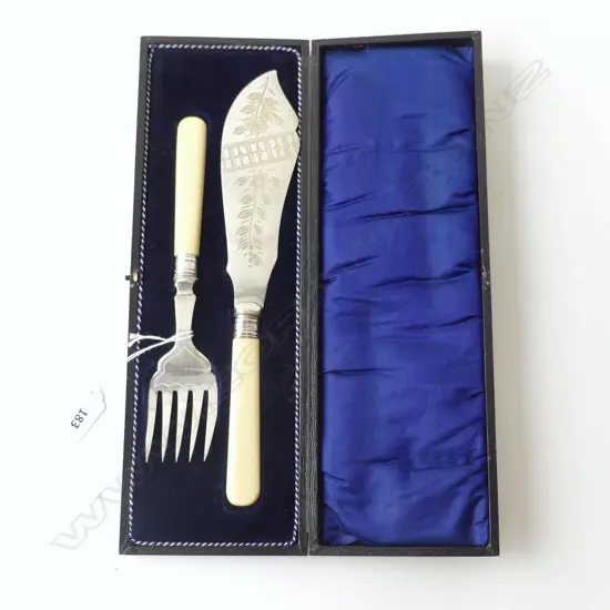 ANTIQUE IVORY FISH SERVERS STG SILVER COLLARS IN CASE SHEFFIELD 1911, L.330MM