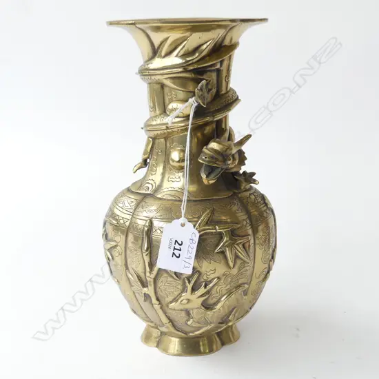 ORIENTAL BRASS VASE w. DRAGON DECORATION H.250mm