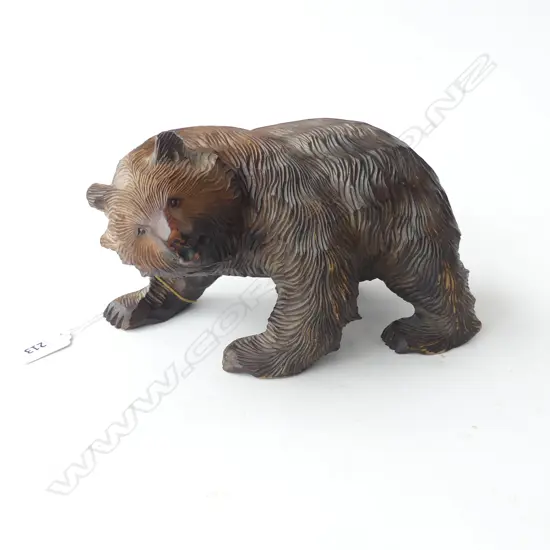 FINELY CARVED MID CENTURY JAPANESE WOODEN BEAR, H.130mm x L.210mm