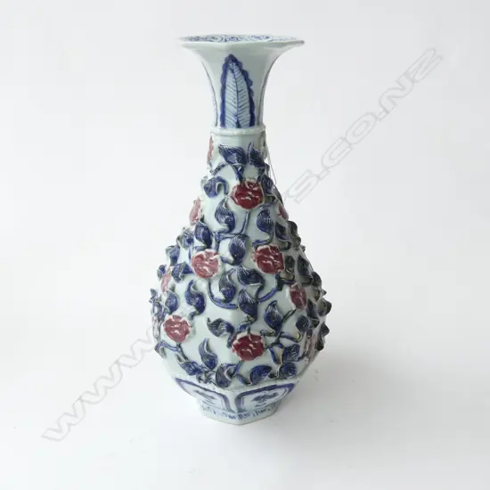 ORIENTAL VASE w. FLORAL DECORATION H.310mm