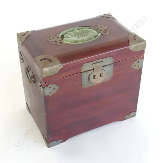 ORIENTAL LIDDED CONTAINER 200x130x190mm