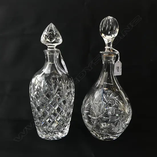 2 CRYSTAL DECANTERS H300MM
