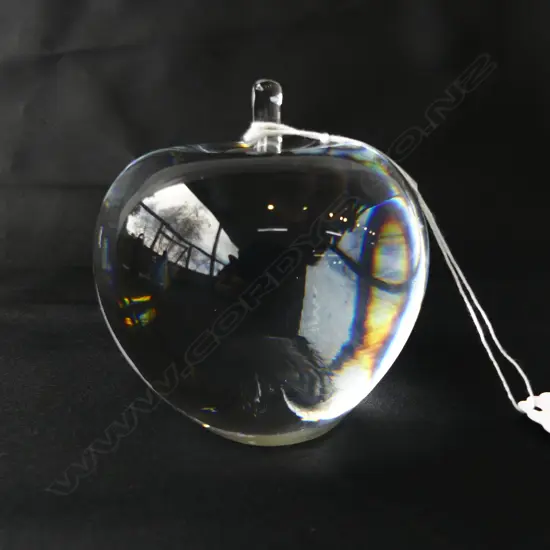 CRYSTAL APPLE PAPERWEIGHT BY ROYAL KRONA SWEDEN H.85mm