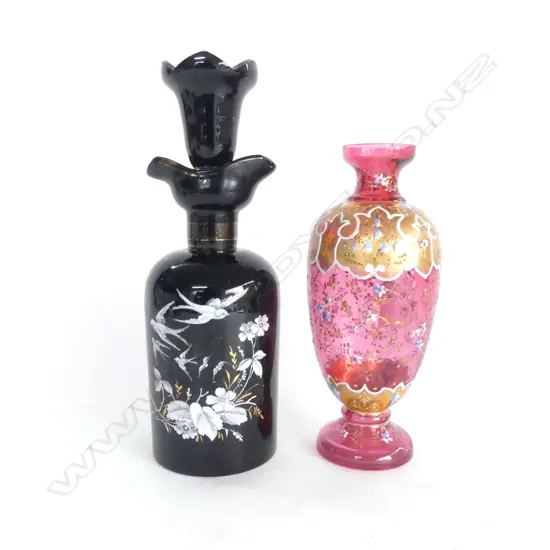 VICT BLACK MARY GREGORY DECANTER H230MM & GILDED CRANBERRY GLASS VASE 