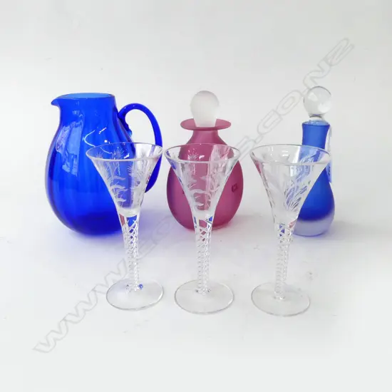 6 PCES GLASS; 2 PERFUME BOTTLES, BLUE JUG H.155mm, 3 GLASSES
