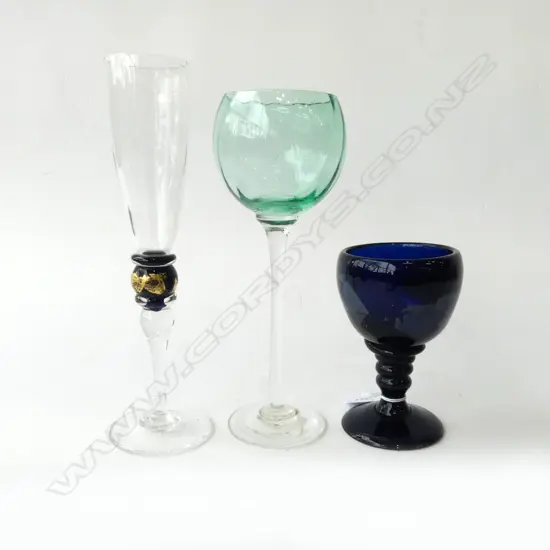3 GARRY NASH DRINKING GLASSES H.270mm