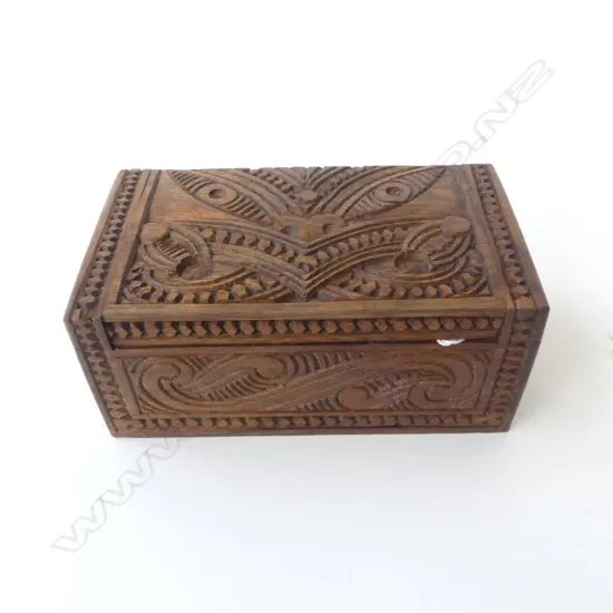 CARVED WOODEN BOX w. MAORI DESIGN W.155mm