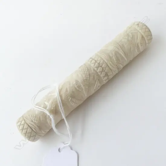 ANTIQUE IVORY CARVED NEEDLE HOLDER WITH FISH MOTIFS, L.118MM