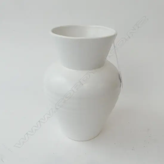 WHITE CROWN LYNN VASE #2070 H.250mm