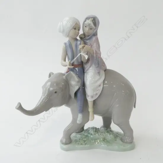 LLADRO ELEPHANT FIGURINE #5352 H.225mm