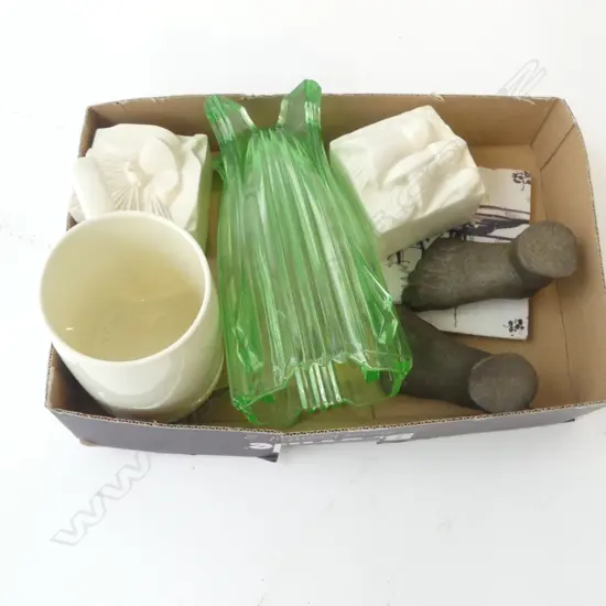 6 PCES; GREEN DECO VASE H.205mm, KEITH MURRAY MUG, 2 BOB STEINER NZ FLORA PLAQUES, DELFT TILE, PR RESIN FEET L.100mm