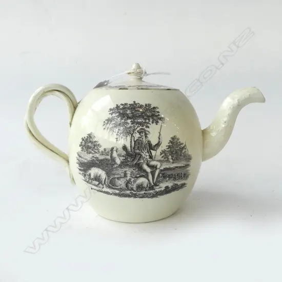 18thC WEDGWOOD CREAMWARE TEAPOT C.1775 chips to lid H.115mm
