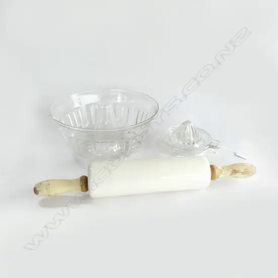 VINTAGE GLASS JELLY MOULD DIA250MM NUT BROWN PASTRY ROLLER L430MM & GLASS LEMON SQUEZZER