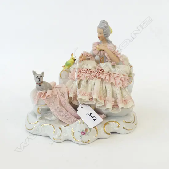 DRESDEN WOMAN w. BIRD & DOG H.155mm