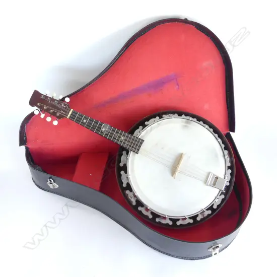 CASED 8 STRING VINTAGE SHORT KNECKED BANJO L620MM