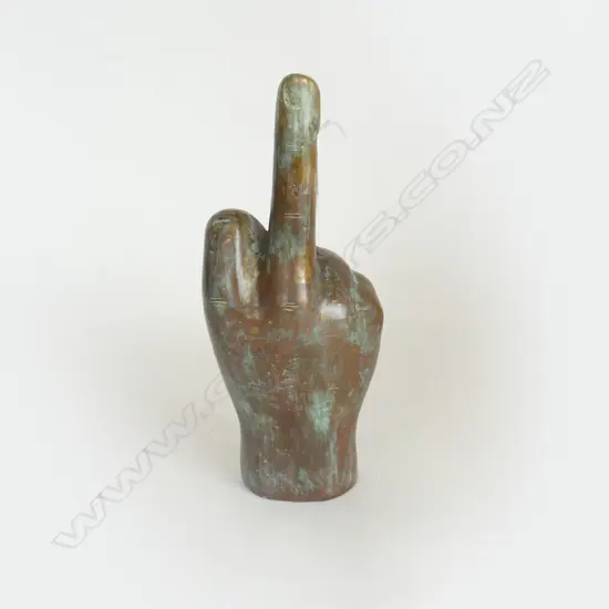 BRONZE HAND PULLING THE FINGER H.230mm