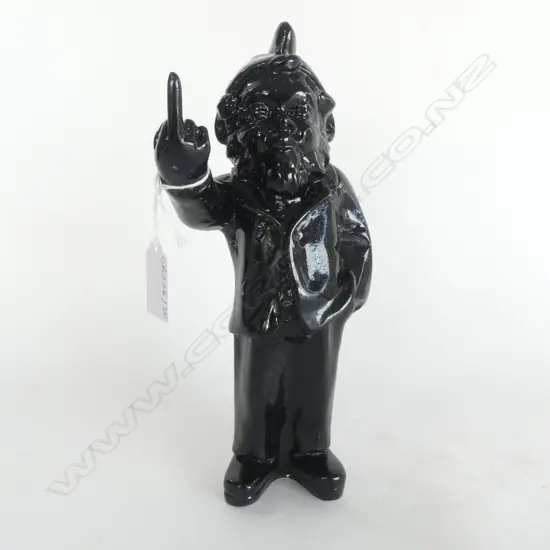 BLACK RESIN GNOME PULLING THE FINGER H.240mm