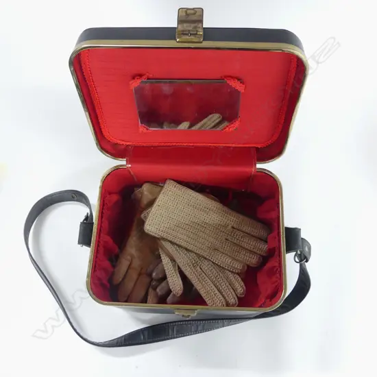 RETRO MAKE UP BAG H200MM & 3 PRS LEATHER GLOVES