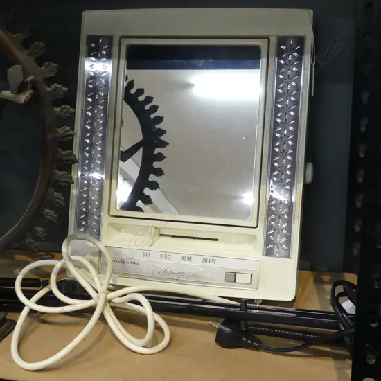 VINTAGE GE LIGHTED MAKE-UP MIRROR 340x290mm