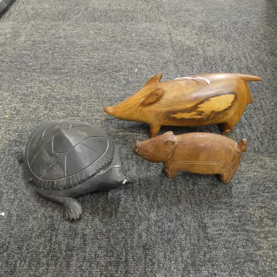 3 CARVED WOODEN ANIMALS, 2 PIGS & TURTLE L.245mm