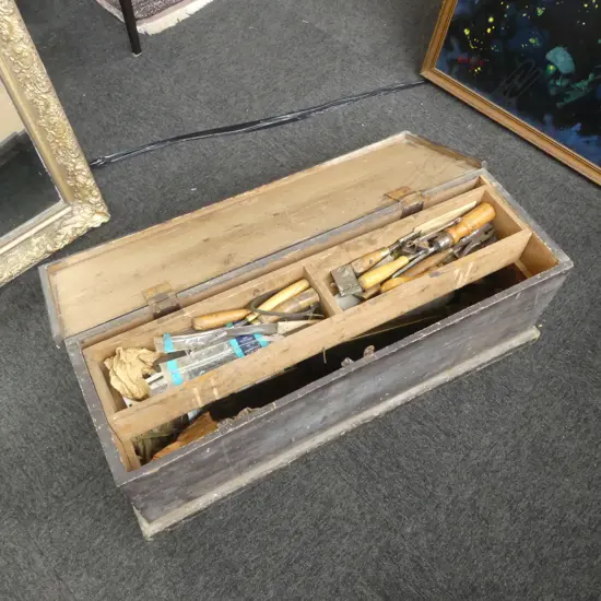 ANTIQUE TOOL BOX & TOOLS W.915mm