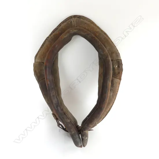 VINTAGE LEATHER DRAUGHT HORSE COLLAR L710MM