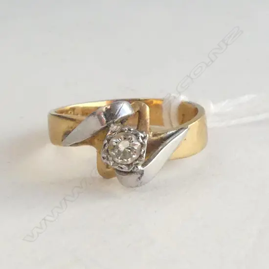18ct GOLD DIAMOND SOLITAIRE RING 3.4gms SIZE J 1/2