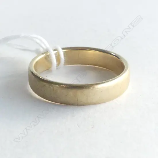 9ct GOLD BAND RING 5.2gms