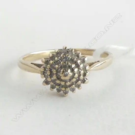 9CT DIAMOND CLUSTER RING 2.1gms
