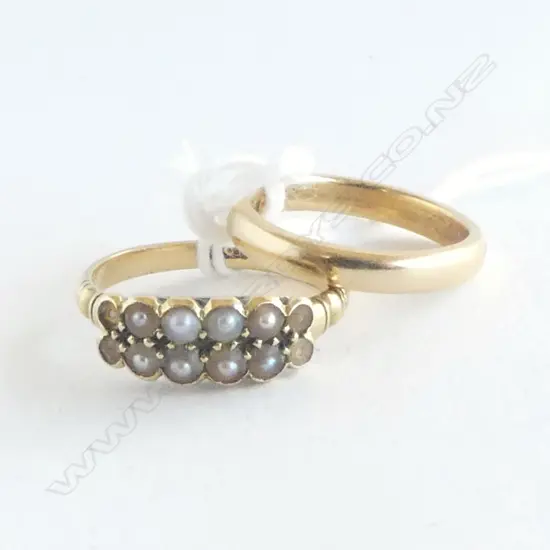 18CT GOLD PEARL RING 4 PEARLS MISSING & 18CT GOLD WEDDER  6.8gms