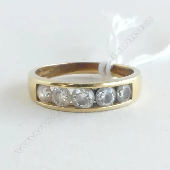 18CT GOLD  CHANNEL SET 5 STONE CZ RING  3.1gms SIZE N 1/2