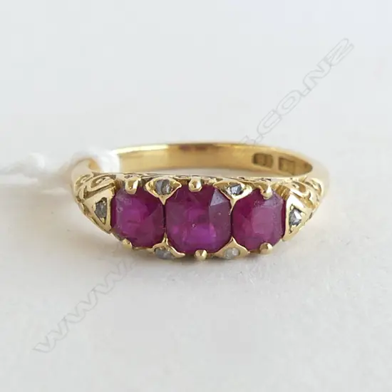 18CT GOLD  ANTIQUE RED STONE RING (with rose cut diamonds) 4.4gms SIZE N