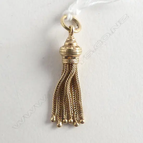 9ct TASSEL PENDANT, 3.5gms hallmarked