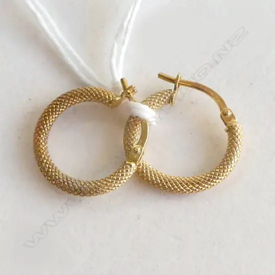 PR 9ct GOLD TEXTURED HUGGIE EARRINGS 0.8gms 