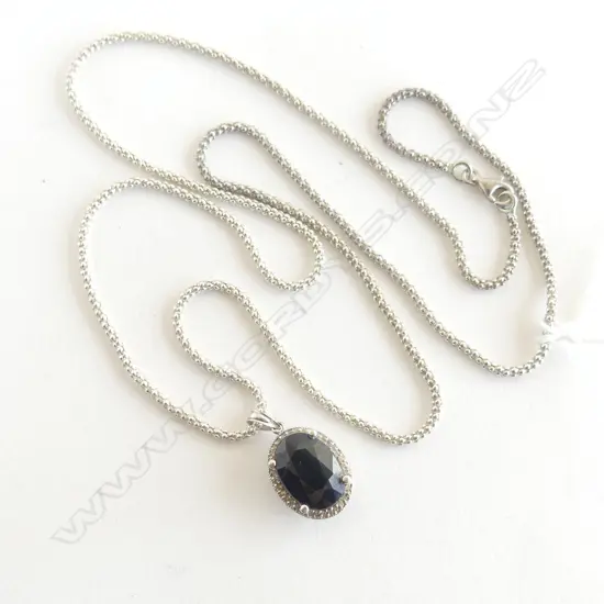 14CT WHITE GOLD DARK STONE PENDANT ON SILVER CHAIN