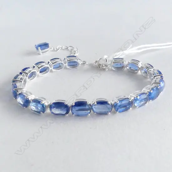 SILVER & KYANITE OVAL STONE BRACELET